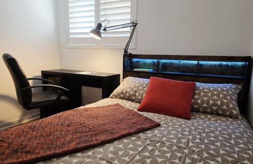 Downsview Casa | Townhouse - 3 Bedrooms - 4 beds - Free Parking, Wifi, Netflix
