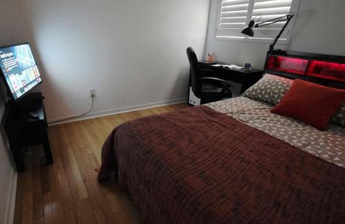 Downsview Casa | Townhouse - 3 Bedrooms - 4 beds - Free Parking, Wifi, Netflix