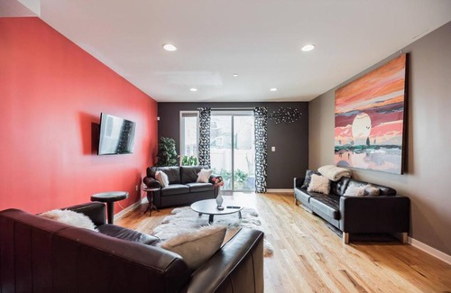 West Poplar Cama Y Desayuno | Townhouse - 5 mins Center City -Convention Center