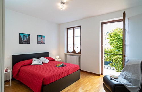 Calmasino Casa | TOWNHOUSE 71 - Regarda Travel