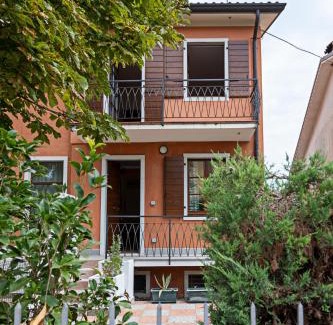Calmasino Casa | TOWNHOUSE 71 - Regarda Travel