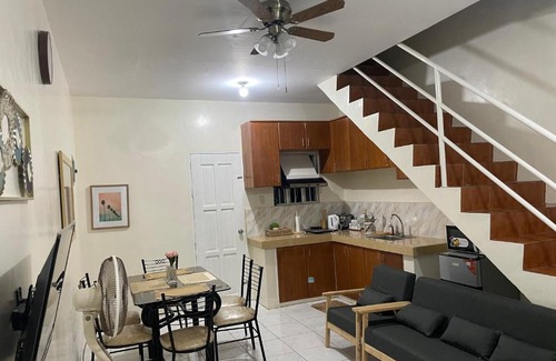 Lucena Apartamento | Townhouse Apartment near SM City Lucena
