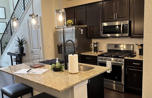 Colorado Springs Casa | Townhouse, close I25, Air Force Academy, walk to restaurants, movies, bowling