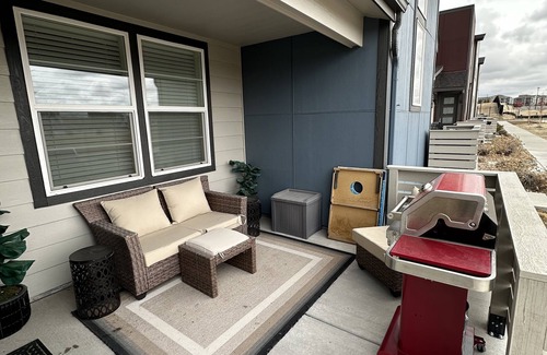 Colorado Springs Casa | Townhouse, close I25, Air Force Academy, walk to restaurants, movies, bowling