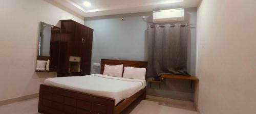 Hyderabad Hotel | Townhouse Hayatnagar Bus Terminal