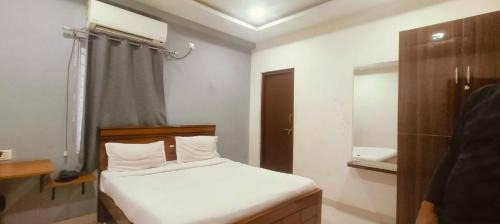 Hyderabad Hotel | Townhouse Hayatnagar Bus Terminal