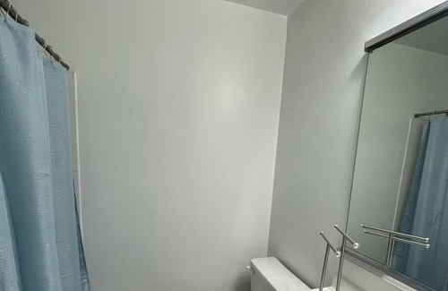 Lorton Casa | Townhouse in a beautiful setting near DC.Less than 5 mins to VRE train and hwy