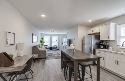 Lambertville Casa | Townhouse in Downtown Lambertville. Close to Restaurants and Downtown Toledo