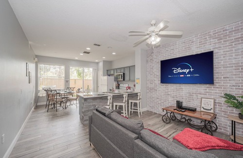 Crestwynd Bay Casa | Townhouse in Kissimmee. Minutes from Disney Parks