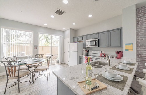 Crestwynd Bay Casa | Townhouse in Kissimmee. Minutes from Disney Parks