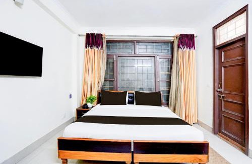The Mall Road Hotel | Townhouse Mall Road Near Library Chowk