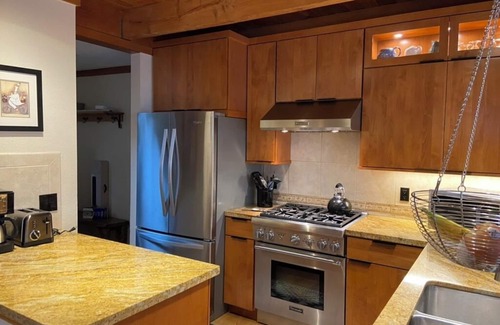 Keystone Casa | 1334 Tenis: 3 dormitorios / 3 baños con piscina, cocina de cocineros, 2 estacionamientos