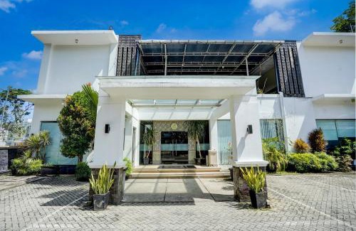 Padang Hotel | Townhouse Oak Padang near RTH Imam Bonjol