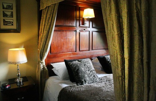 Truro Casa | TOWNHOUSE ROOMS
