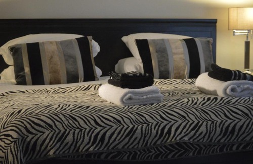 Truro Casa | TOWNHOUSE ROOMS