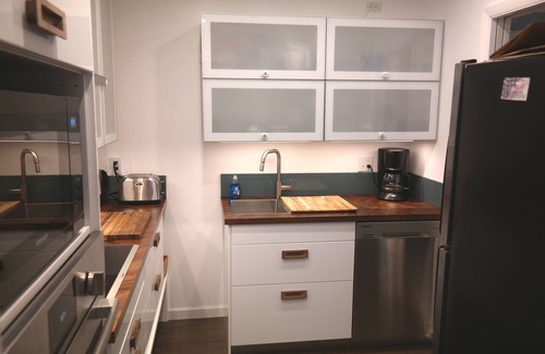 Greater Pinellas Point Casa | Adosado en primera línea de playa en residencia tranquila con palmeras y piscina