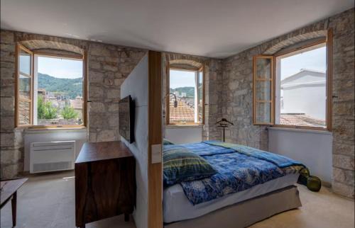 Stari Grad Apartamento | Townhouse Suite Danish Art