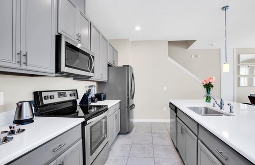 Indian Wells Casa | Townhouse w/ Hot Tub Near Disney | Sleeps 12