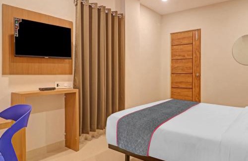 Kukatpalli Hotel | Townhouse White Ridge KPHB OPP JNTU