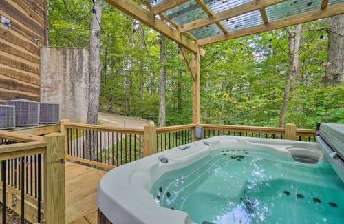 Townsend Casa | Townsend Retreat with Deck and Private Hot Tub!