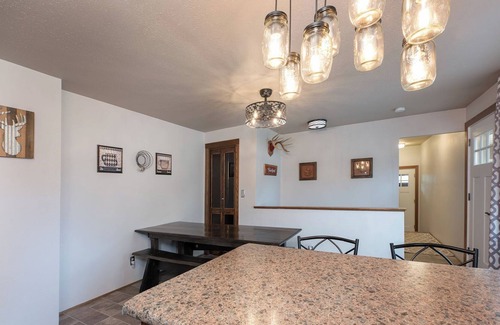 Townsend Cabina | Townsend Trailhead - Dog Friendly!