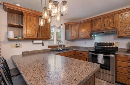 Townsend Cabina | Townsend Trailhead - Dog Friendly!