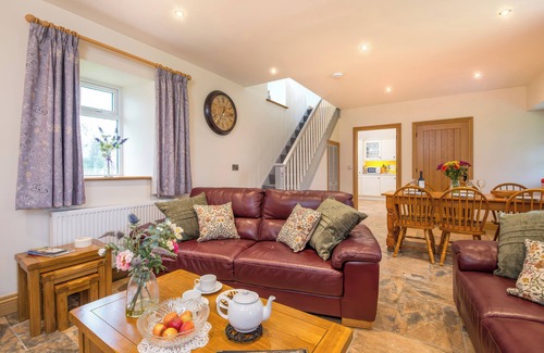 Newcastle Emlyn Cabaña | TOWY COTTAGE, pet friendly, luxury holiday cottage in Cenarth