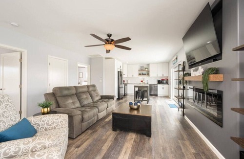 Grover Beach Casa | Sunny, Open & Airy: Sleeps 6!