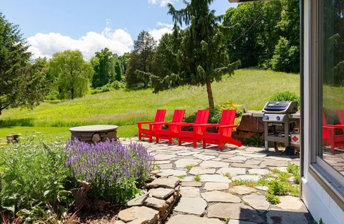 Saugerties Casa | Toymaker Farmhouse: Bright Private Oasis in Saugerties w/ Fishing Pond