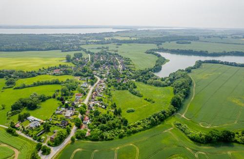 Lubstorf Apartamento | Träumen unter Bäumen - Omas lütte Obstbutze am See