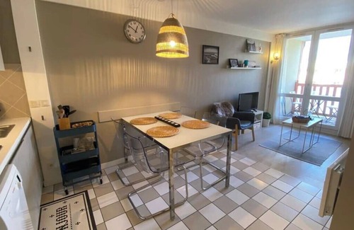 Le Touquet-Paris-Plage Apartamento | Very nice 6 person apart with swimming pool, tennis court and car park 202
