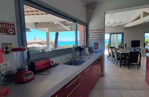 Guerrevieille Villa | Très belle villa. Vue magnifique sur le Golfe de Saint Tropez à 50 m de la mer