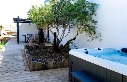 Les Sables d'Olonne Casa | Très jolie maison - Piscine & Jacuzzi - Les Sables - 9 personnes