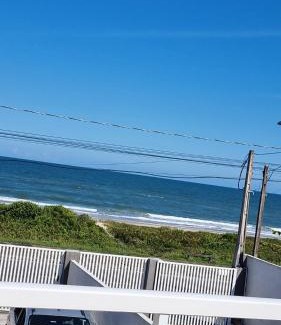 Matinhos Casa | Tríplex de frente para o mar com 4 quartos