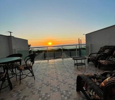 Matinhos Casa | Tríplex de frente para o mar com 4 quartos