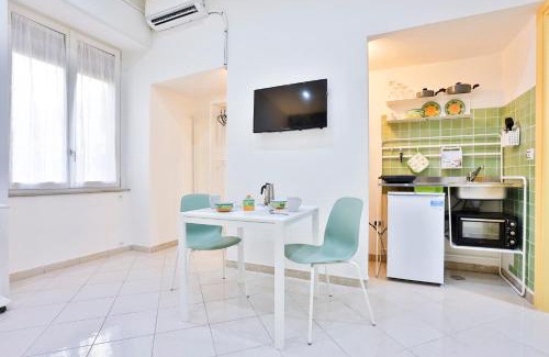 Vasto Apartamento | Track Station Studio Apartment - with Netflix