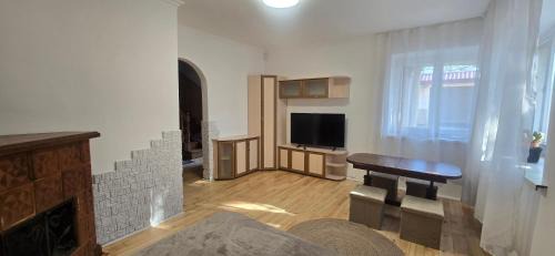 Lychakivskyi District Casa | Tract House