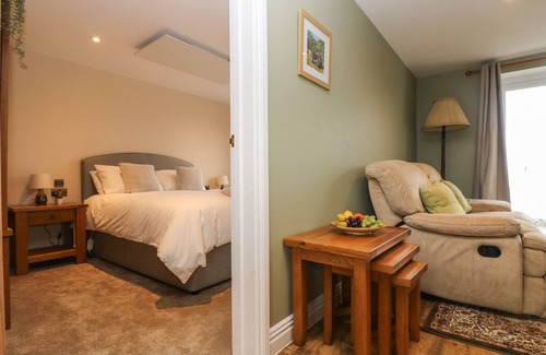 Penryn Cabaña | TRACTOR SHED, romantic, country holiday cottage in Mabe