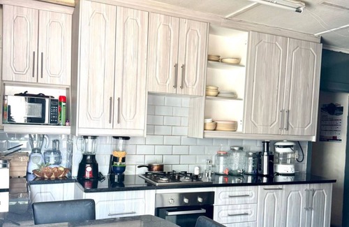 Bulawayo Casa | Trade Fair Ready 4 bedroom/2 bath Hillside Home - Breakfast Included. Sleeps 8