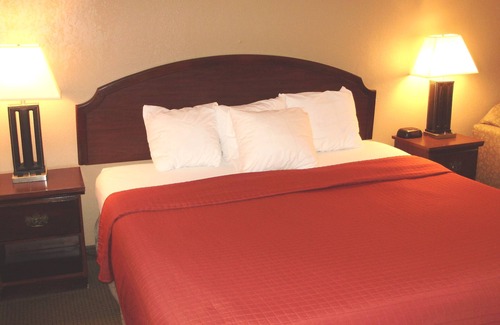 Tulsa Hotel | Trade Winds Central Inn