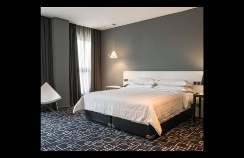 Gigiri Cama Y Desayuno | Trademark Hotel, Trademark King Twin Room in Nairobi no001