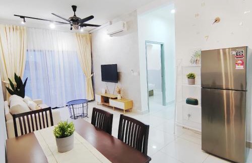 Kampung Bukit Dukong Apartamento | Traders Garden Cozy 2 BR Family Suite with WiFi