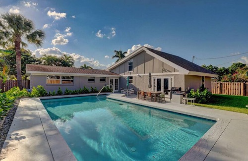 North Palm Beach Apartamento | Tradewind Estate: Entertainment Loft & Heated Saltwater Pool!