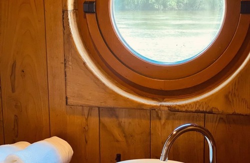 Saint-Jean-de-la-Croix Casa | Traditional Loire boat, near Angers