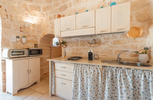 San Michele Salentino Villa | Casa de vacaciones tradicional Trullo Milù con WiFi, Aire acondicionado