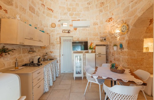 San Michele Salentino Villa | Casa de vacaciones tradicional Trullo Milù con WiFi, Aire acondicionado