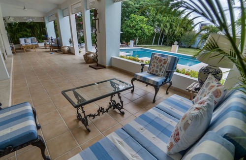 Independencia Casa | casona tradicional en Cozumel - Jardín y piscina