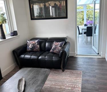 Prestwick Casa | Traditional 129 year old Cottage