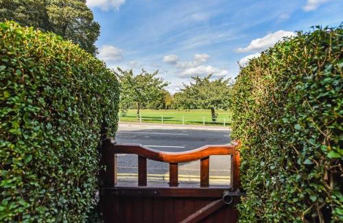Pontcanna Casa | Traditional 3-Bed Property in Pontcanna with Parking