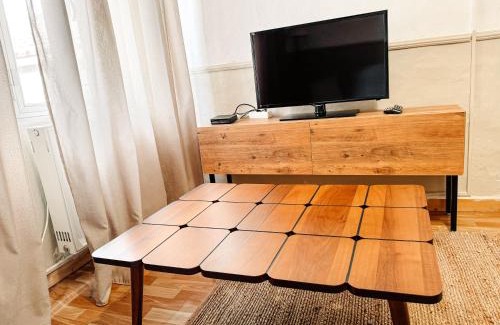 Old Town Apartamento | Traditional 3-Bedroom House in Old Town Xanthi - Meno Homes 3